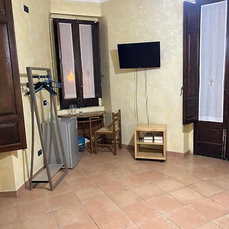 B&B L'Angolo Sulla Piazza Mirabella Imbaccari ภายนอก รูปภาพ
