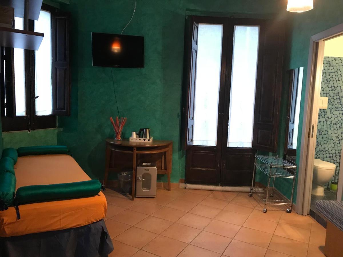B&B L'Angolo Sulla Piazza Mirabella Imbaccari ภายนอก รูปภาพ