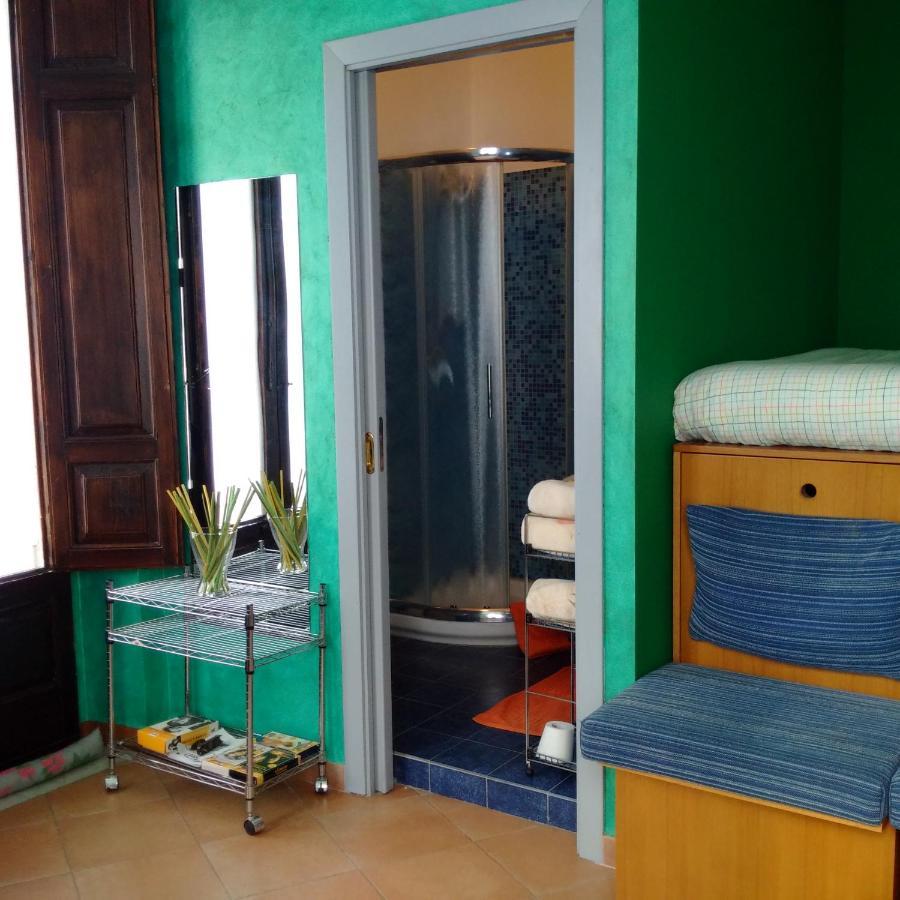 B&B L'Angolo Sulla Piazza Mirabella Imbaccari ภายนอก รูปภาพ