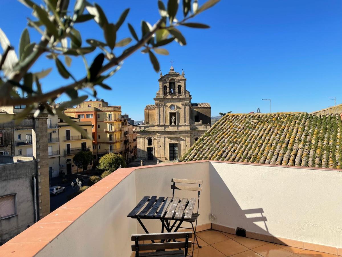 B&B L'Angolo Sulla Piazza Mirabella Imbaccari ภายนอก รูปภาพ