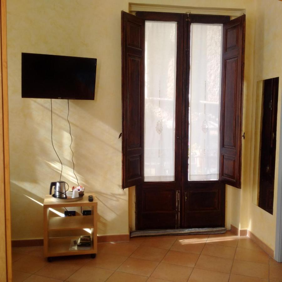 B&B L'Angolo Sulla Piazza Mirabella Imbaccari ภายนอก รูปภาพ